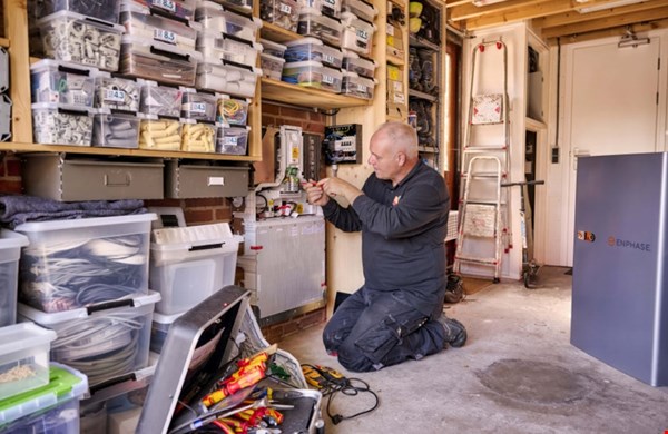 Slimme opslag voor zonnestroom: ontdek de kracht van een thuisaccu van Enphase Slimme opslag voor zonnestroom: ontdek de kracht van een thuisaccu van Enphase